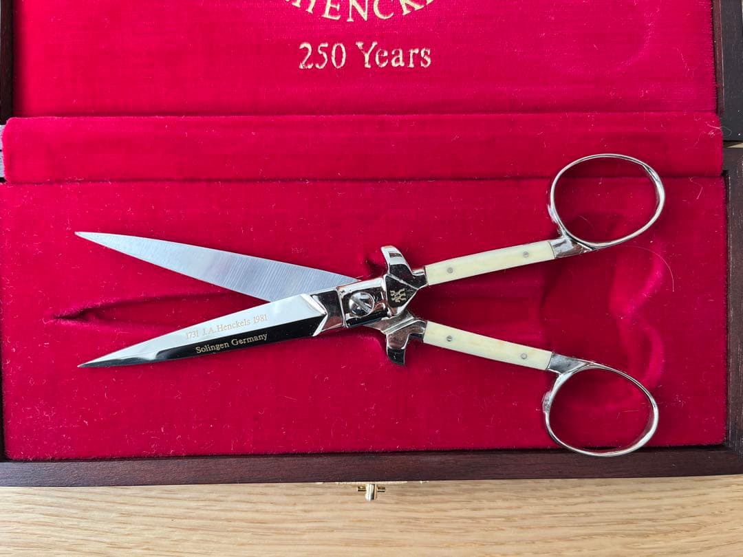ZWILLINGS JA HENCKELS 250周年記年限定シザー