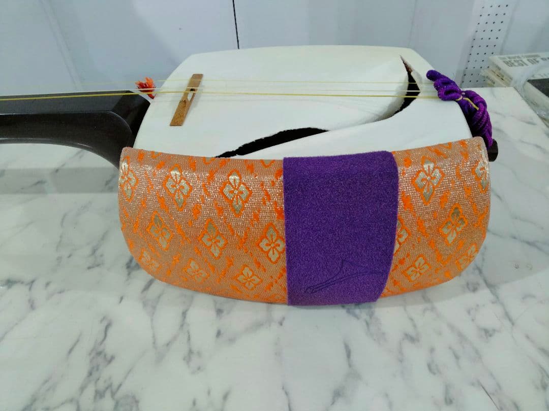 弦楽器 三味線 ハードケース付 調子笛、弦など付属（S1-2）