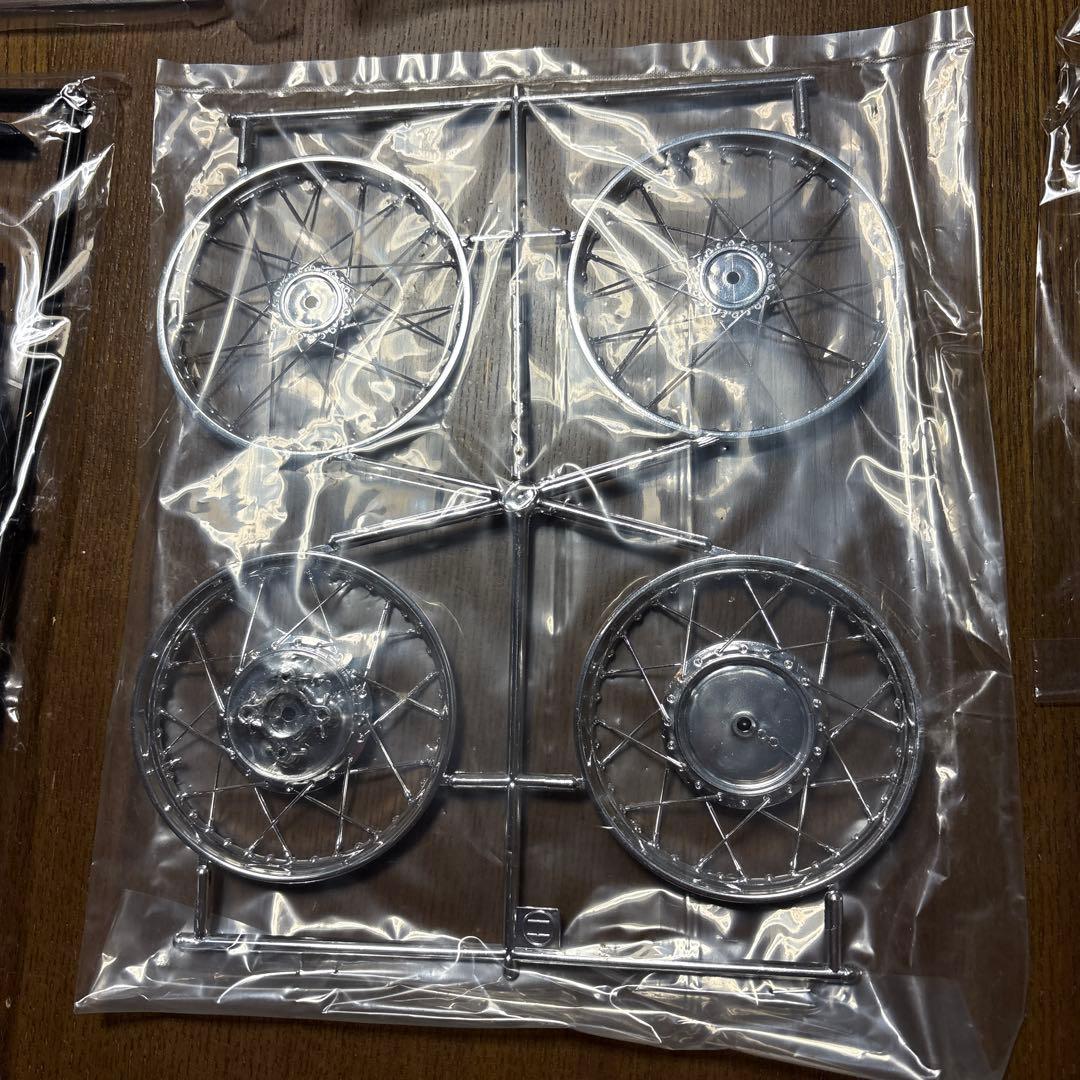 タミヤ　オートバイ　プラモデル　1/6 ホンダ　　ドリーム　CB750 FOUR