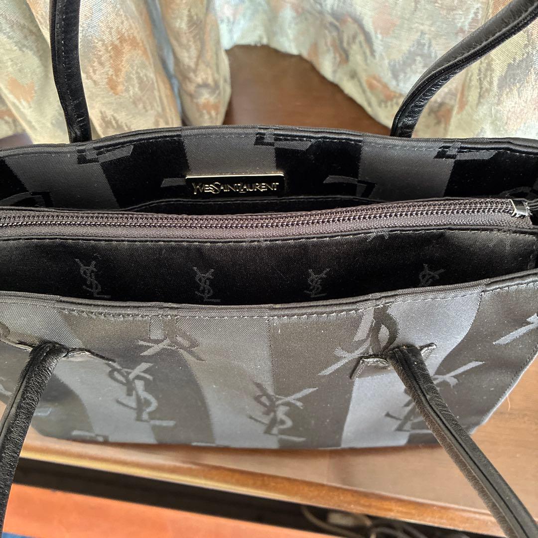 イヴ・サンローラン　フォーマルバッグ　黒