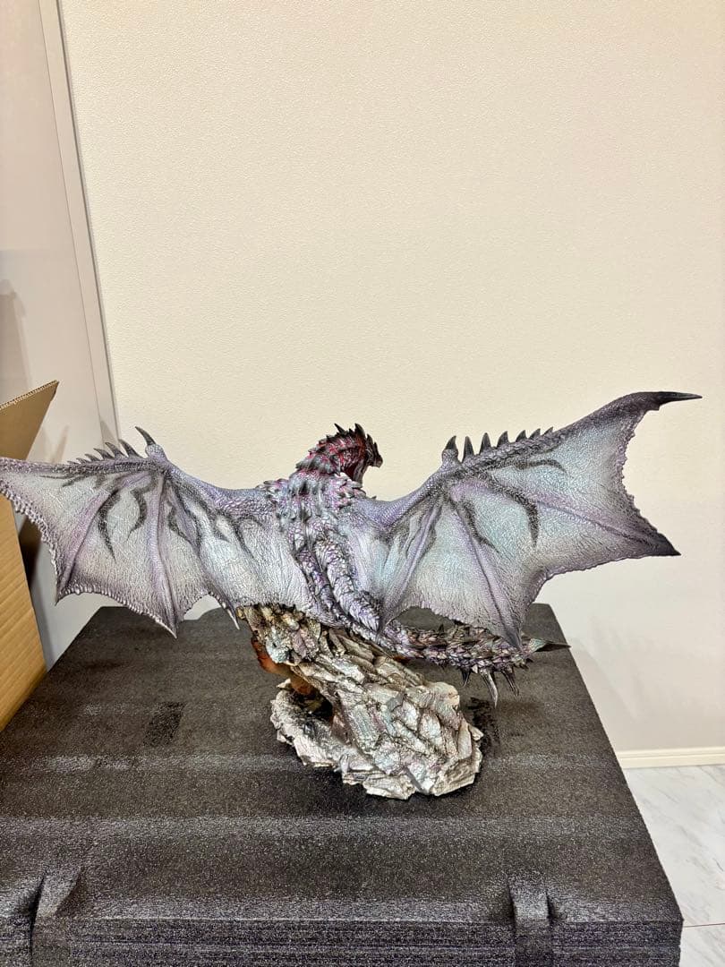 モンスターハンター フィギュア ガレージキット リオレウス希少種 LED発光あり