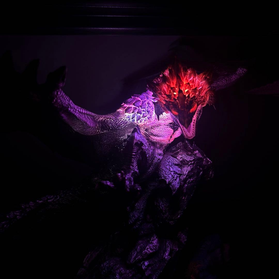モンスターハンター フィギュア ガレージキット リオレウス希少種 LED発光あり