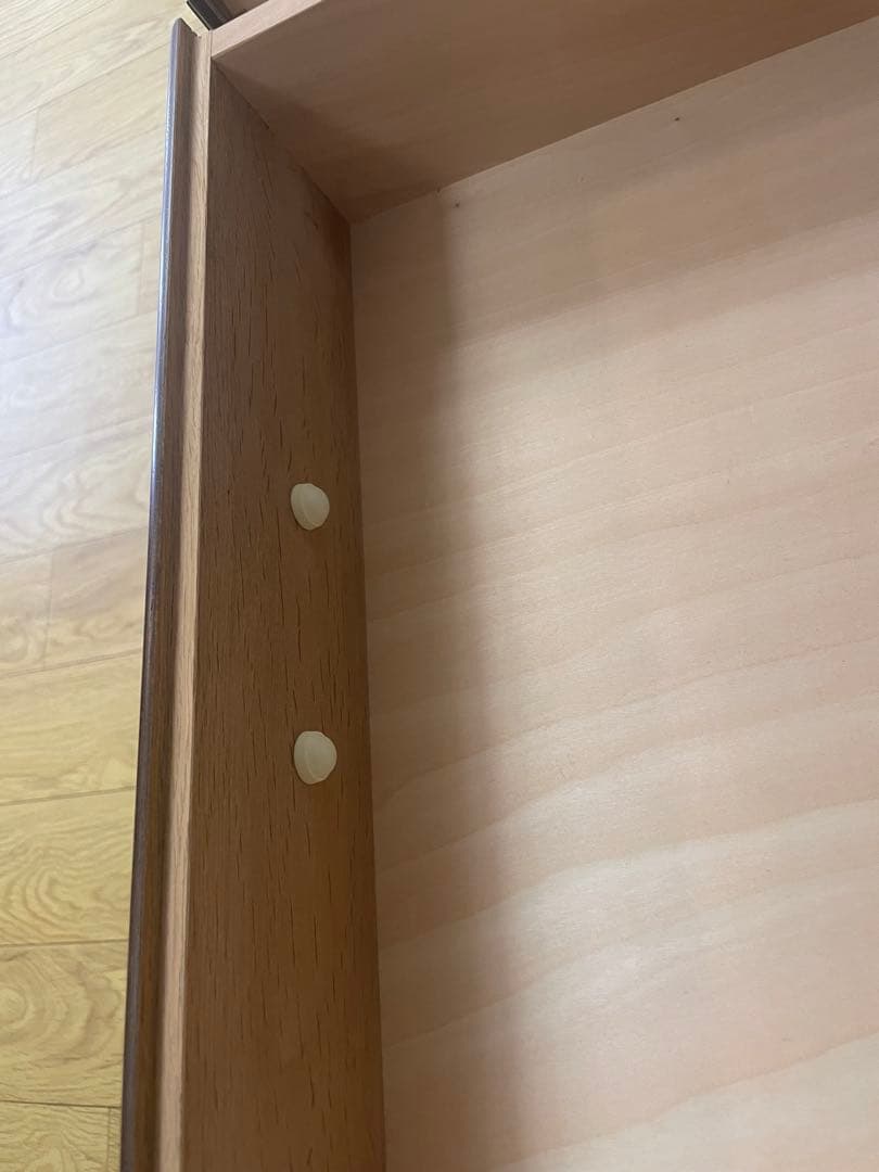 木製キャビネット ガラス扉 照明付き