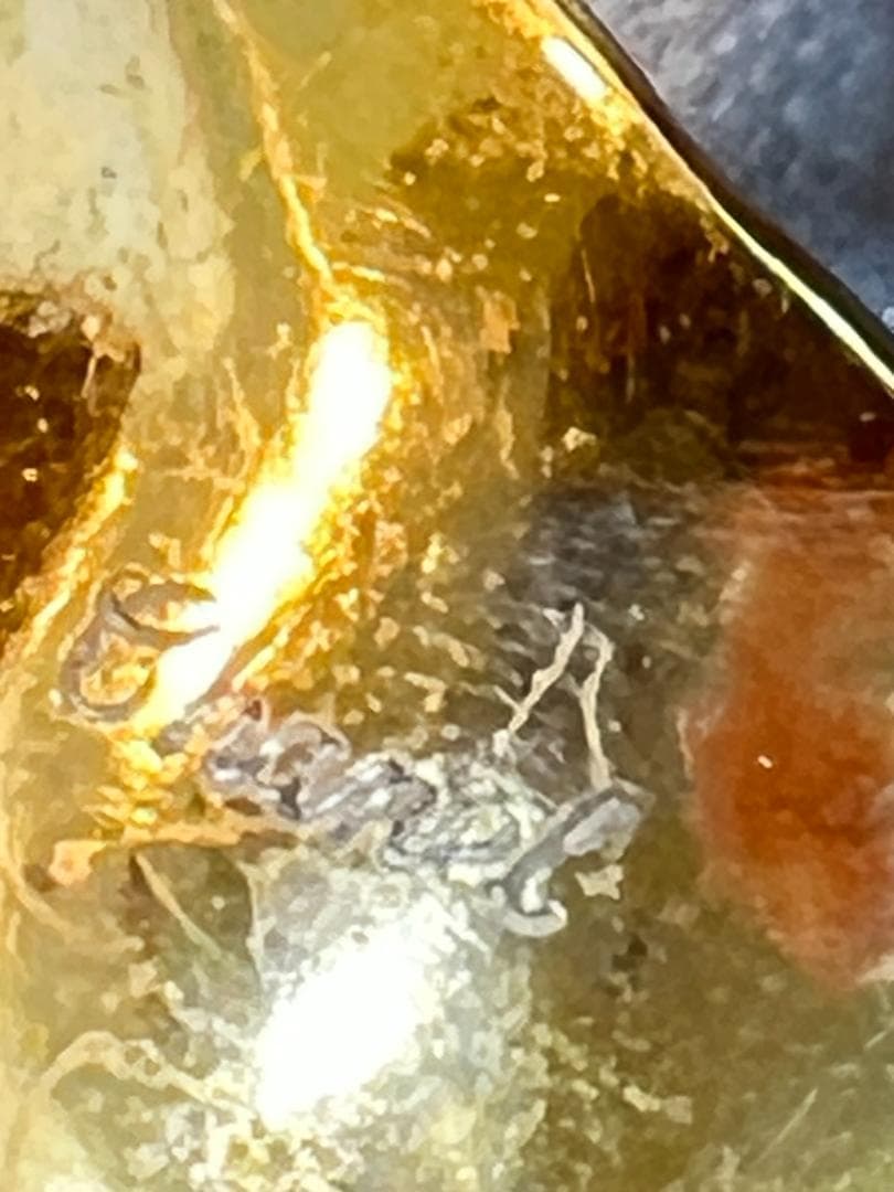 シャネル（Chanel）のランの花のブローチ　エナメル　刻印あり