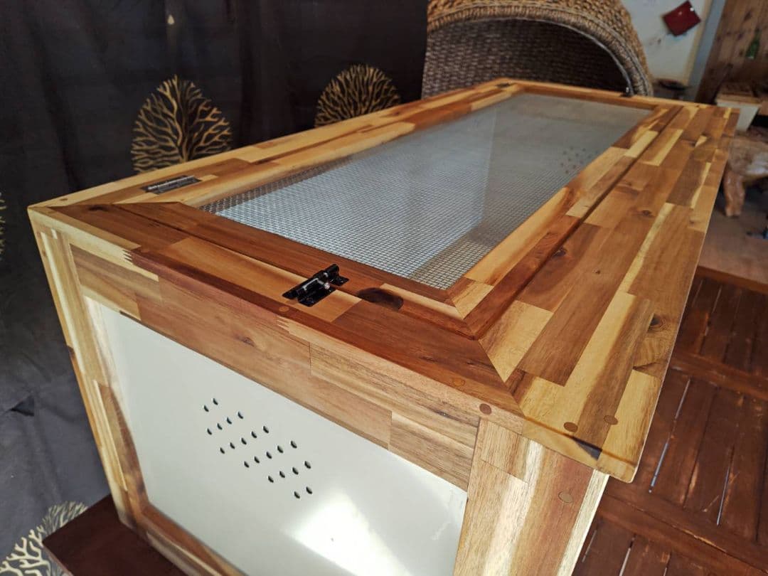 爬虫類ケージ　アルミサッシ