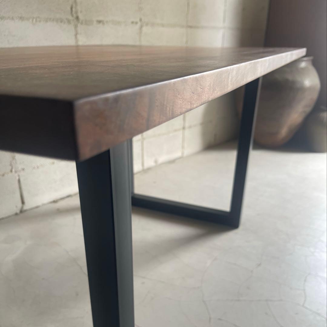 美品　ウォールナット無垢材　ダイニングテーブル　アイアン脚　脚取付位置変更可