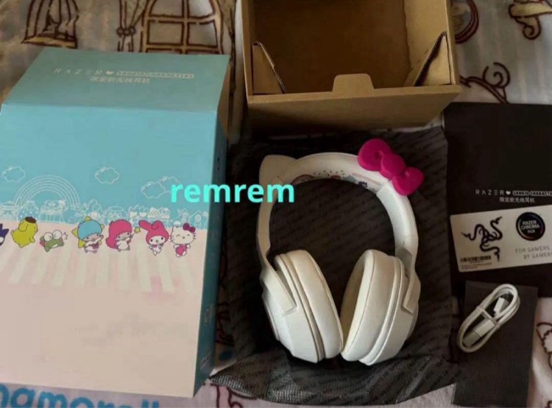 ハローキティ　サンリオ RAZER ゲーミングヘッドセット　ヘッドホン　新品