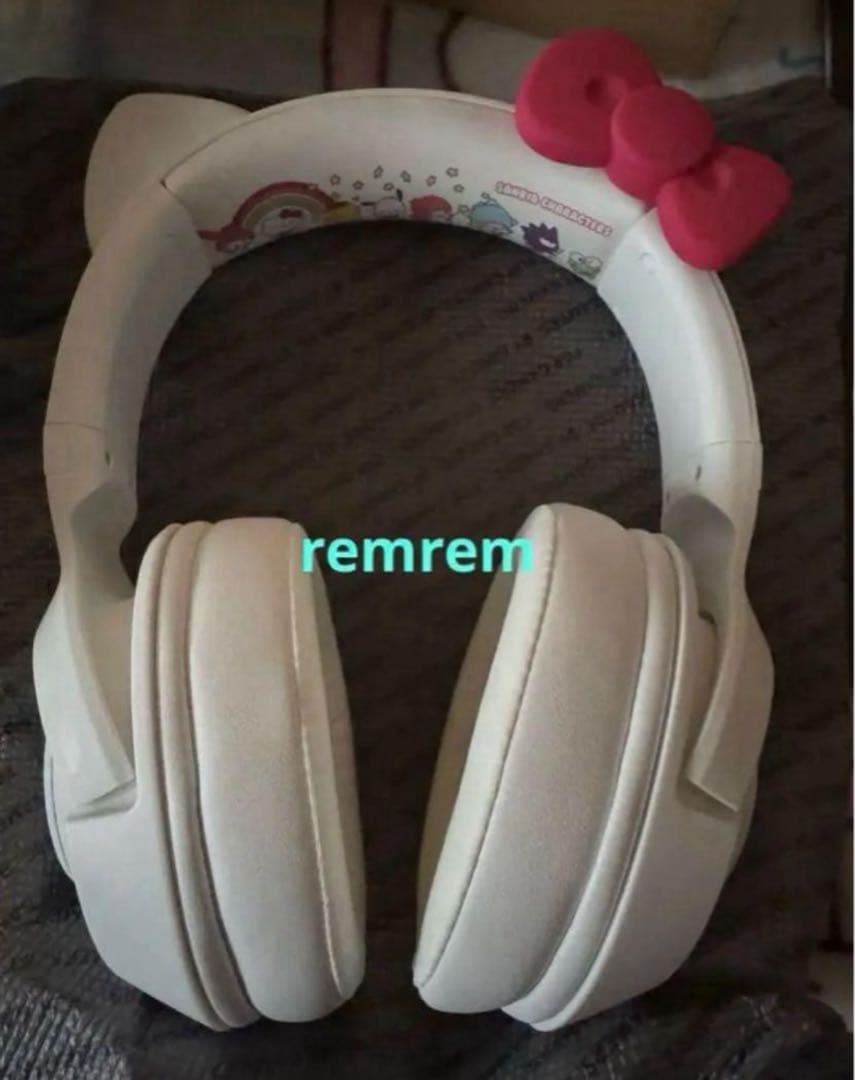 ハローキティ　サンリオ RAZER ゲーミングヘッドセット　ヘッドホン　新品