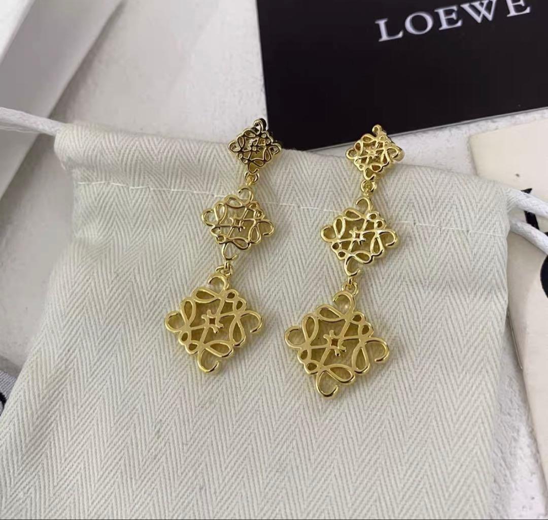 LOEWE ロエベ アナグラム ピアス ゴールド スイングタイプ