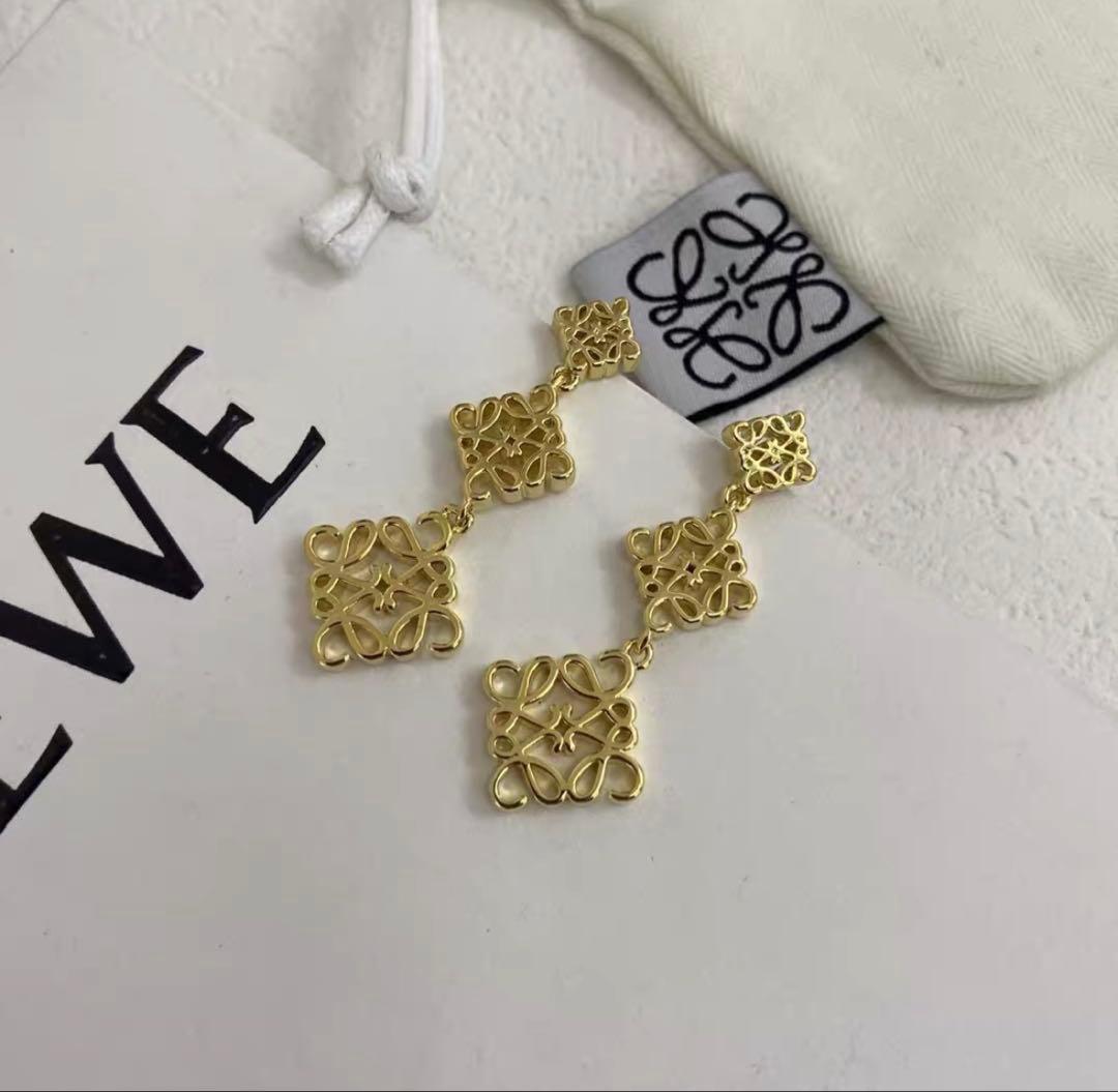 LOEWE ロエベ アナグラム ピアス ゴールド スイングタイプ