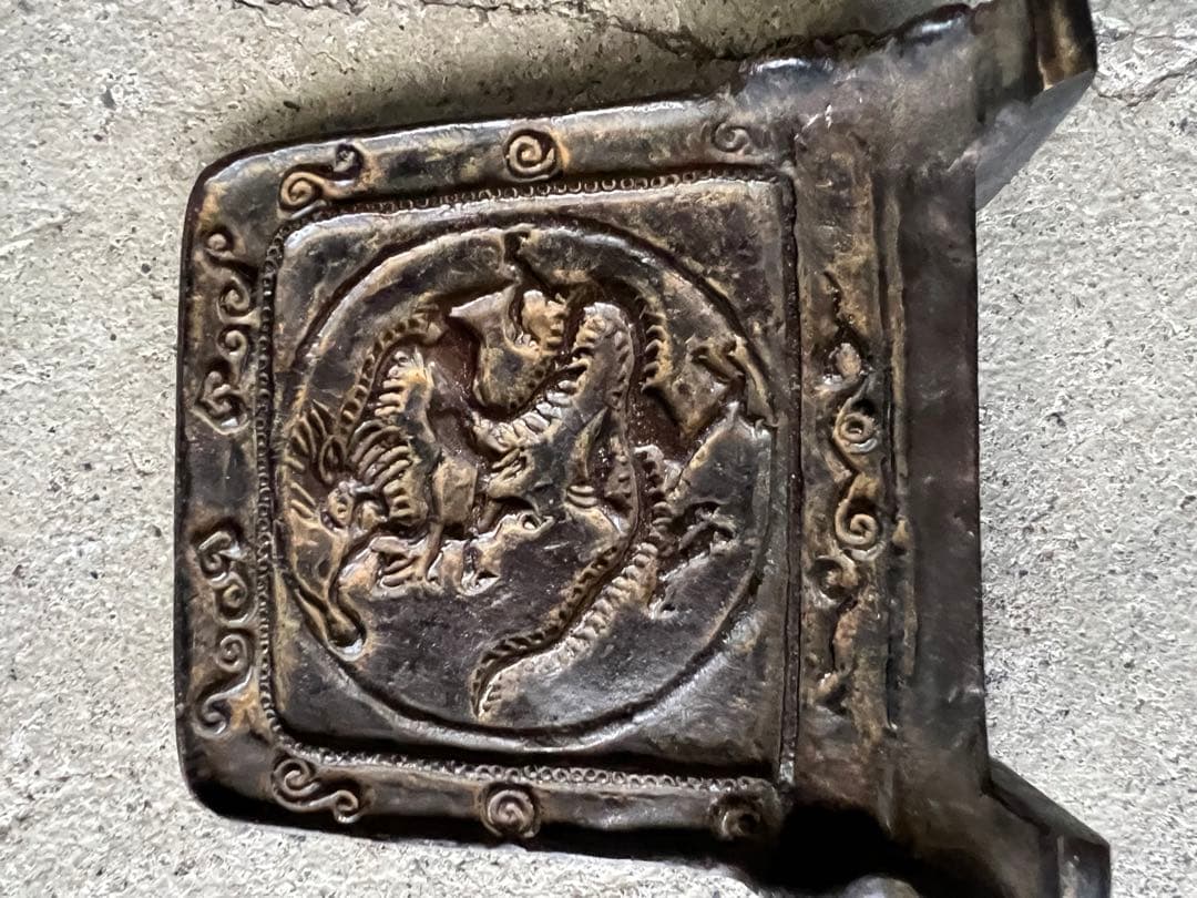 銅製　龍彫刻置物 漢字刻印付き　時代物