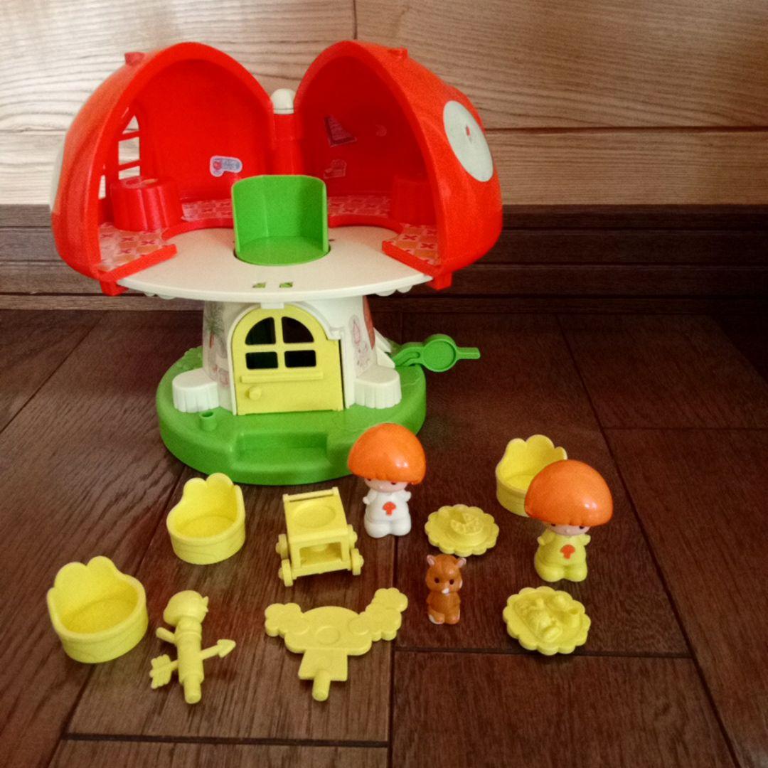 881【きのこのレストラン】白と黄色い服のきのこちゃん付き