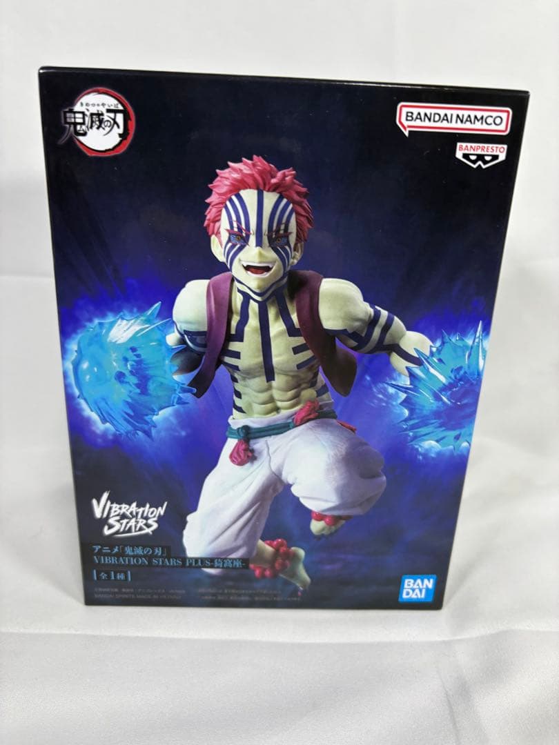 鬼滅の刃　猗窩座フィギュア、缶セット