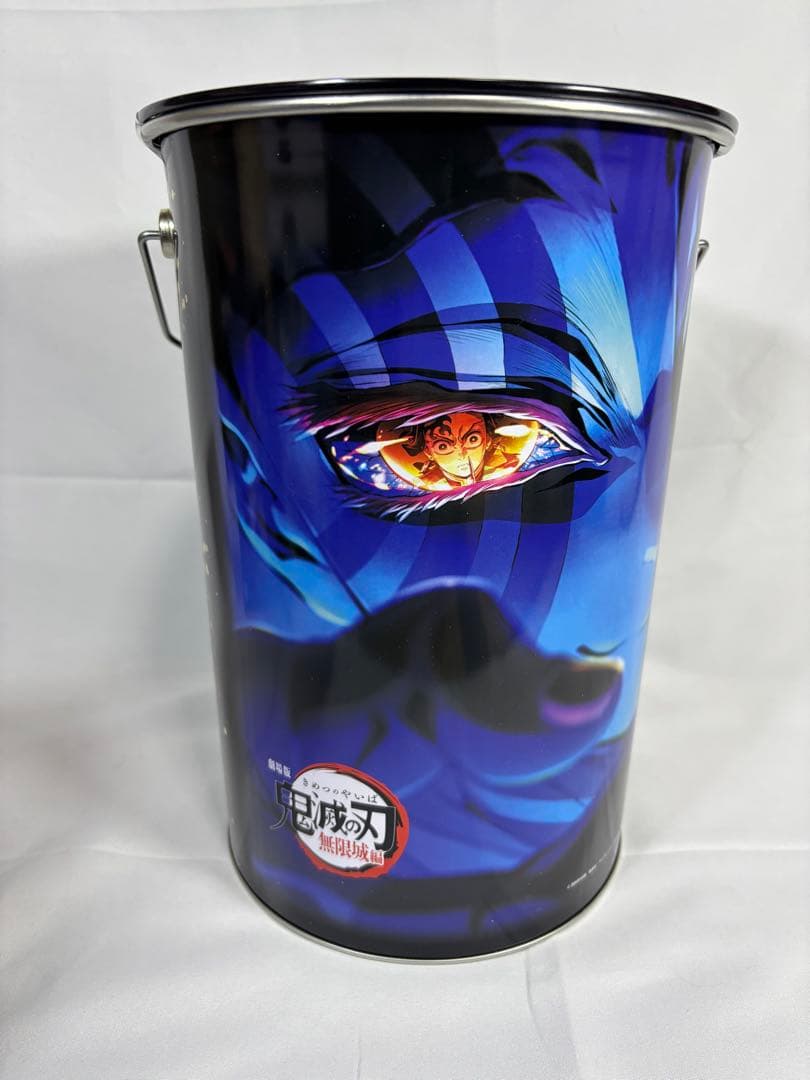 鬼滅の刃　猗窩座フィギュア、缶セット