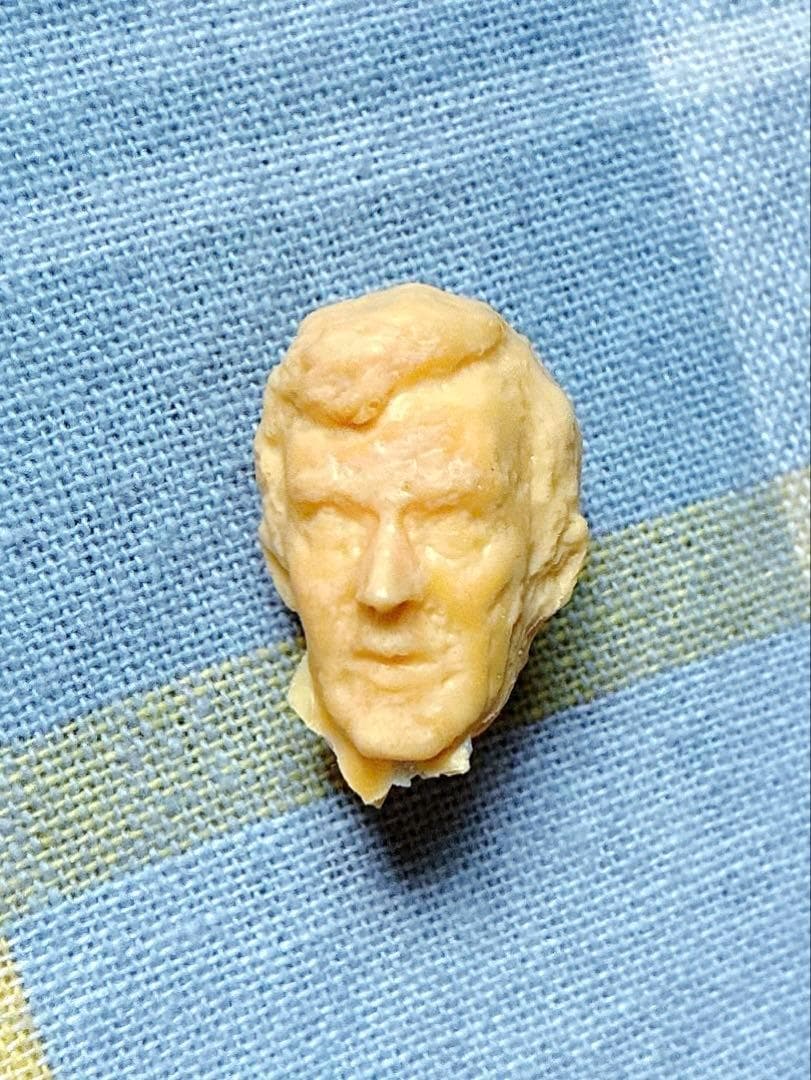 ヴィンテージ 007 ジェームズ・ボンド (故ロジャー・ムーア) ガレージキット