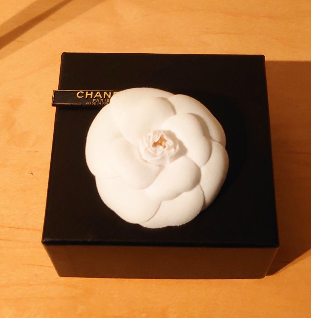 美品 CHANEL ホワイト ブローチ コサージュ
