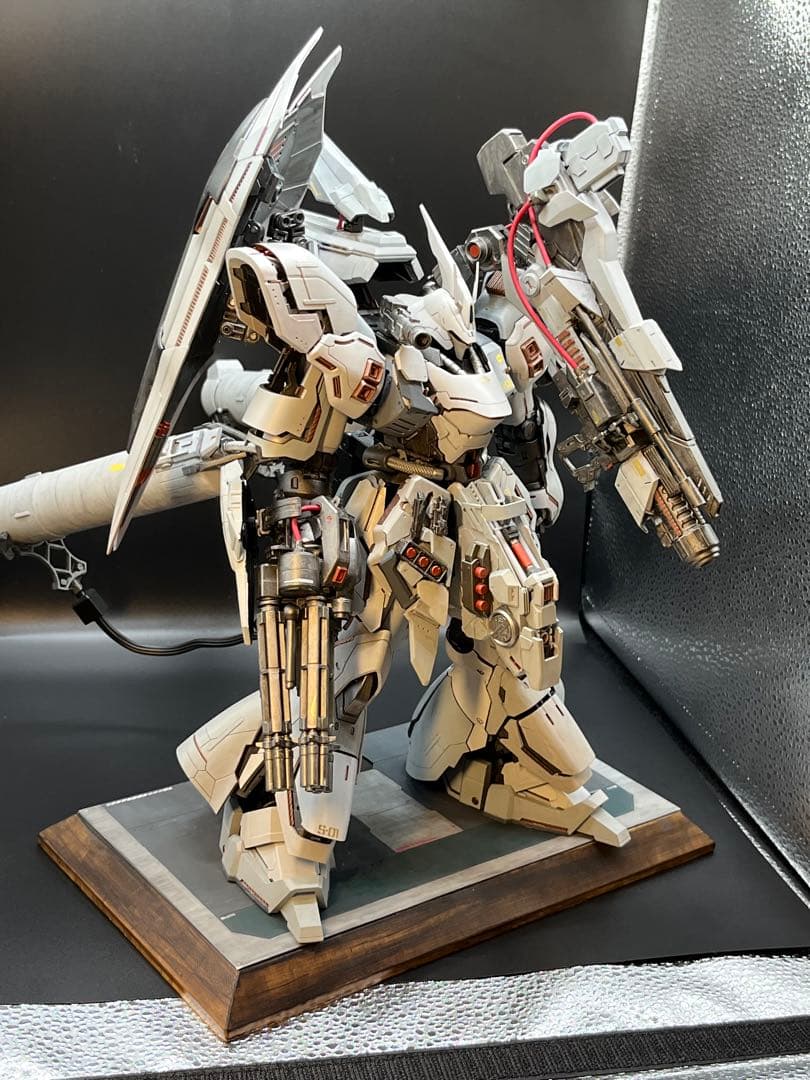 最終価格サザビー【MG・改修・完成品・台座付き】