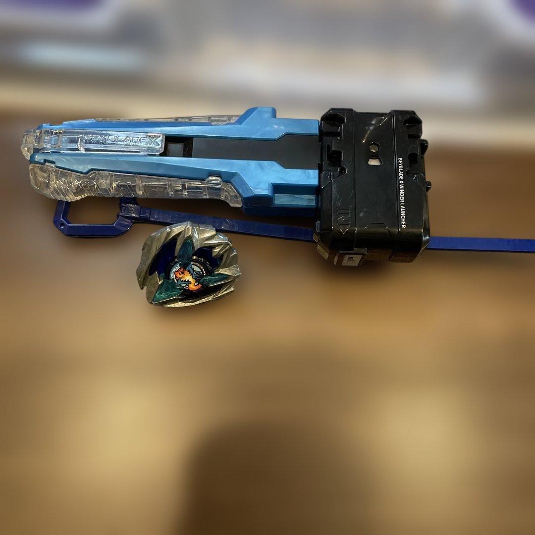 ベイブレード　ワイドエクストリームスタジアム＋スターター3種セット