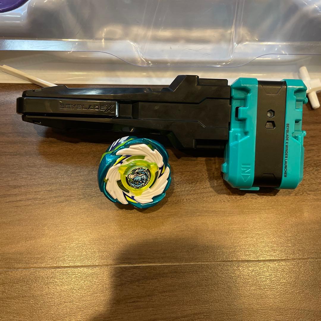 ベイブレード　ワイドエクストリームスタジアム＋スターター3種セット