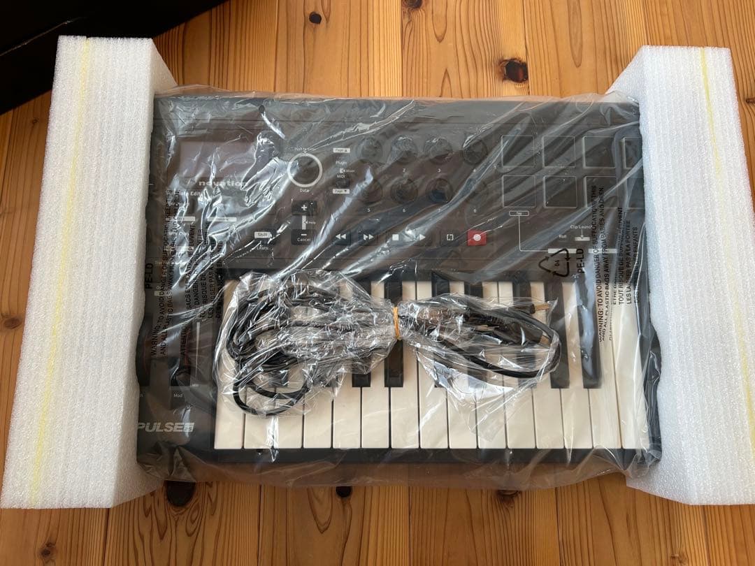 Novation IMPULSE 25 MIDIキーボード