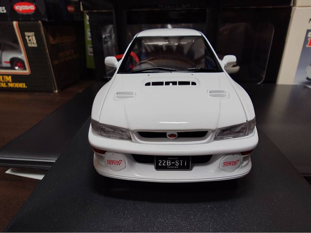 スバル インプレッサ 22B ホワイト 1/18