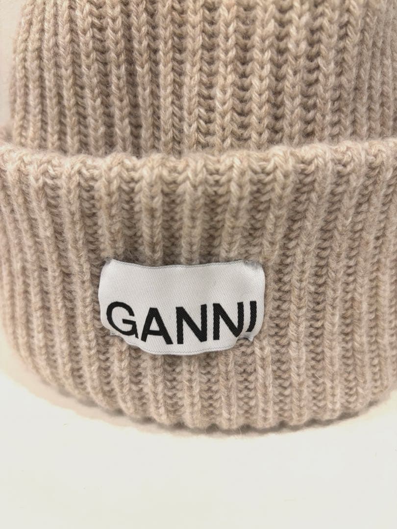 GANNI ニット帽 ブラジリアンサンド