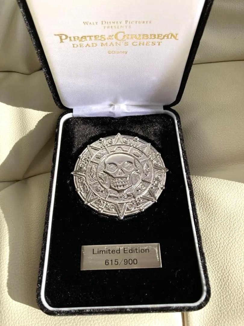 パイレーツ・オブ・カリビアン　純銀製メダル　約113g
