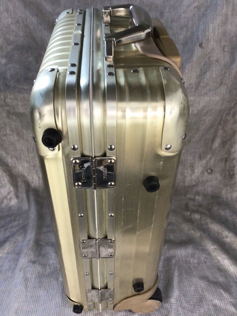 希少、廃盤リモワ　ゴールドトパーズ機内持込サイズ2輪の商品です。