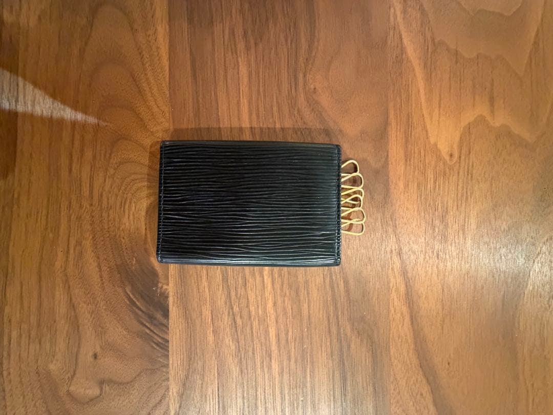 LOUIS VUITTON ブラック レザー キーケース