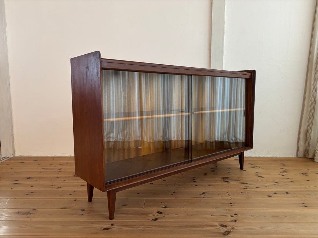 北欧ヴィンテージ　デンマーク　チーク　サイドボードキャビネット