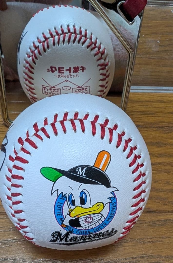 千葉ロッテマリーンズ 　直筆サインボール　62個ケース付き　＋1個（追加）