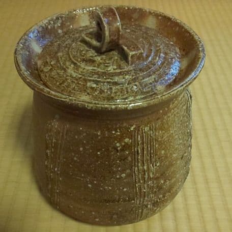 A 27      茶道    水指   信楽・楽斎作 くし目 ( 未使用品 )