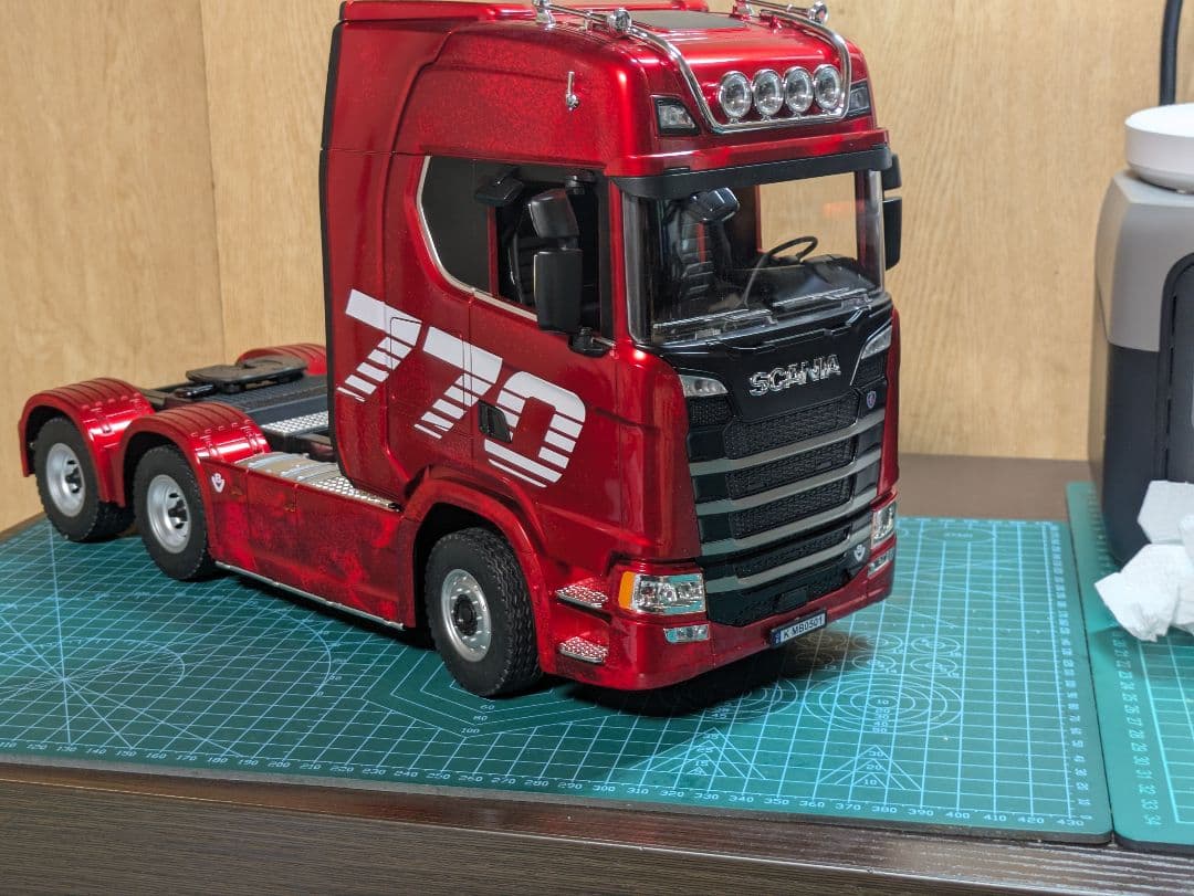 HUI NA スカニア1/18 770 S V8トレーラーヘッド　レッド