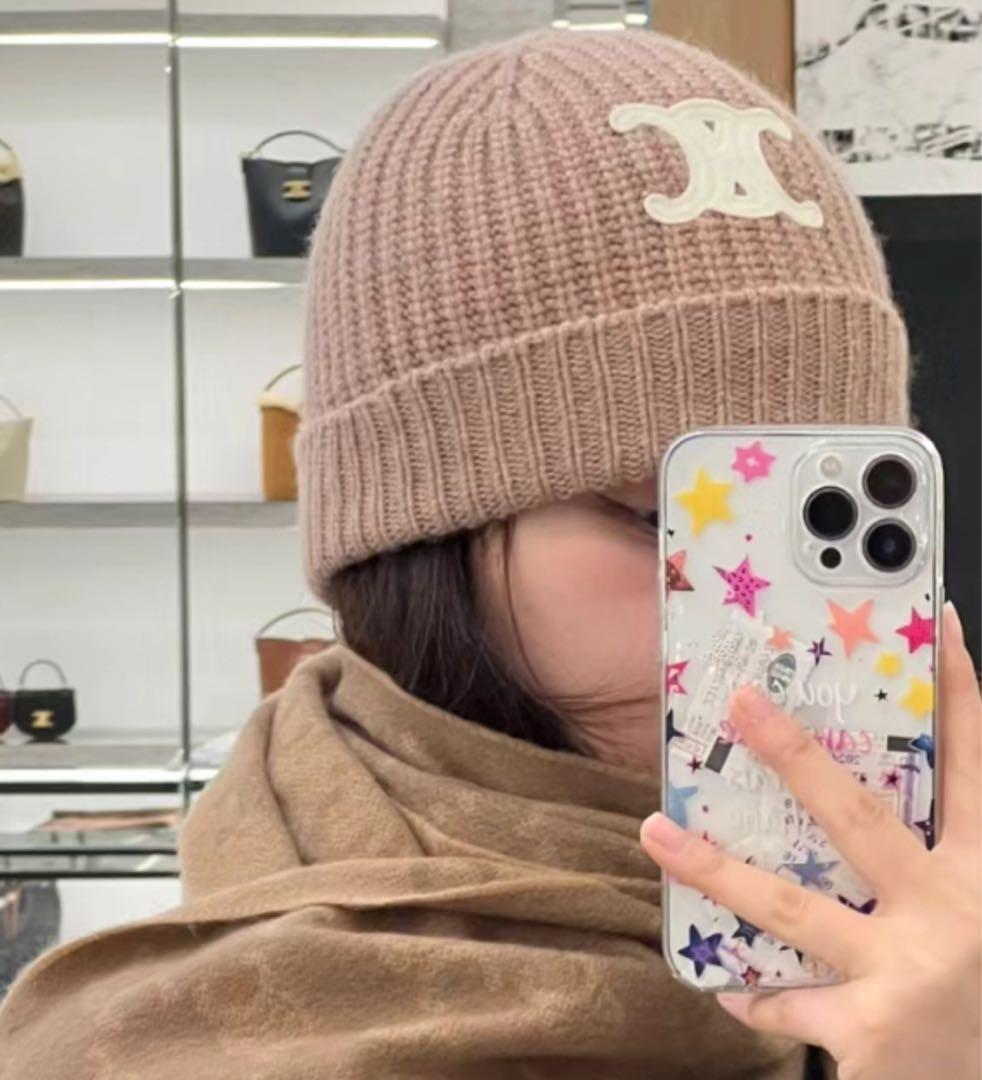 CELINE ベージュニット帽 Cロゴ刺繍 未使用品