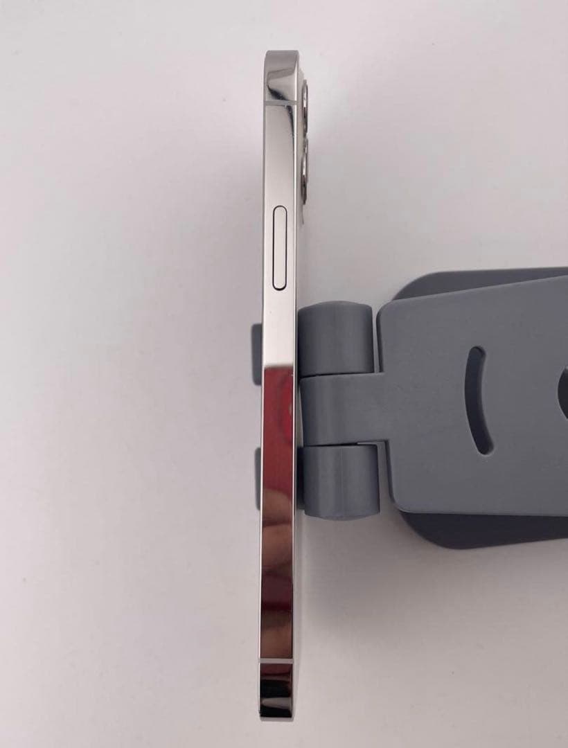 【美品】Apple iPhone 12 Pro 256GB（白色•シルバー）