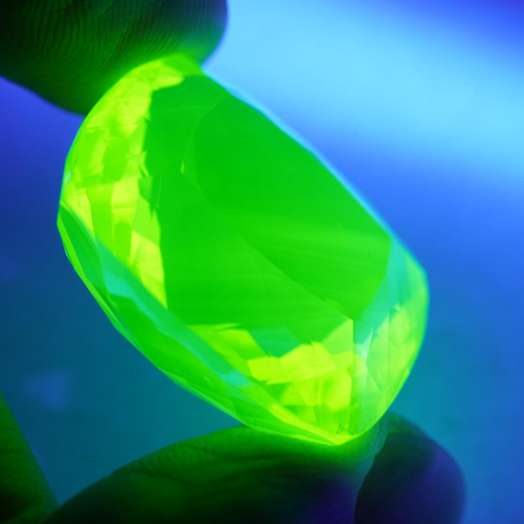 ウランガラス　大粒　ルース　チェコ製