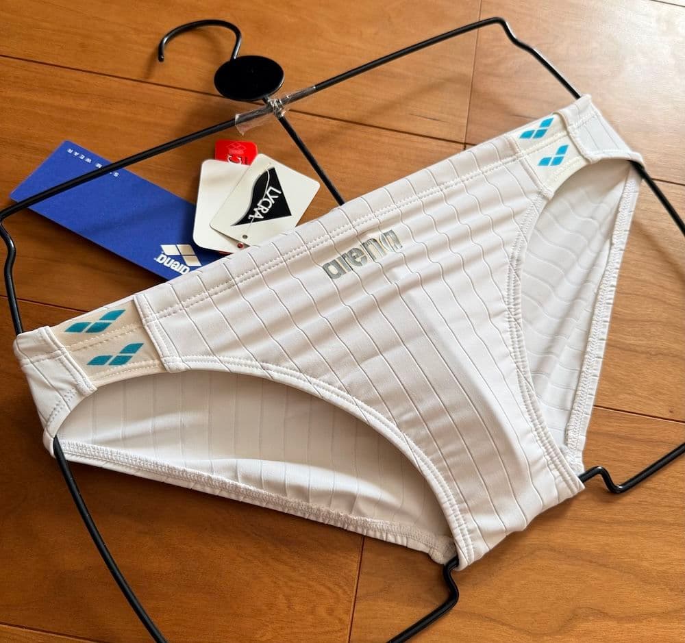 【新品タグ箱付】ARENA ダブルマット SAR-4111 M　ホワイト 競パン