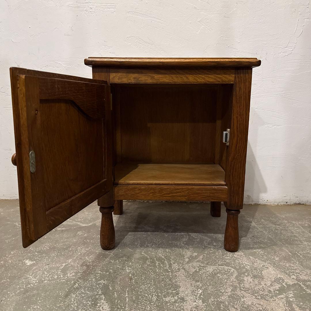 年末年始saleヴィンテージ　木製サイドテーブル　扉収納付き