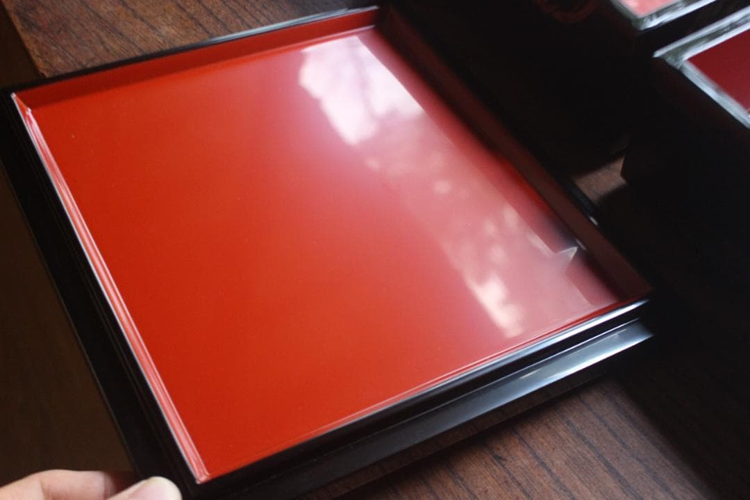 新品並！端正な内朱黒漆に極上四君子丸沈金の映える台付二段重（検輪島塗蒔重箱お重