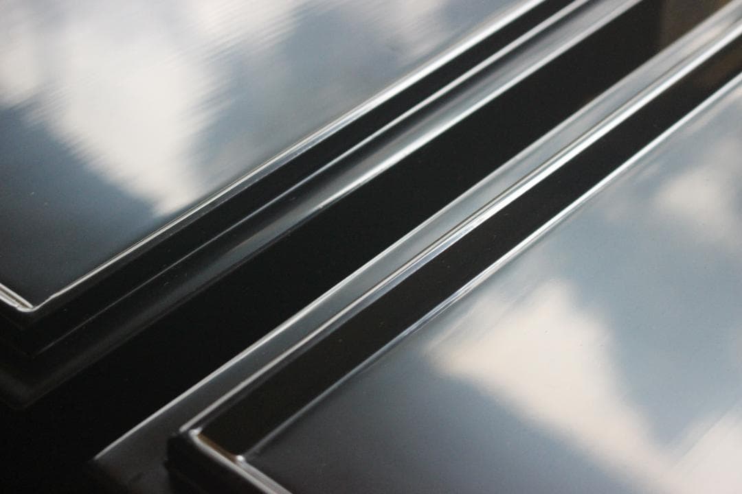 新品並！端正な内朱黒漆に極上四君子丸沈金の映える台付二段重（検輪島塗蒔重箱お重