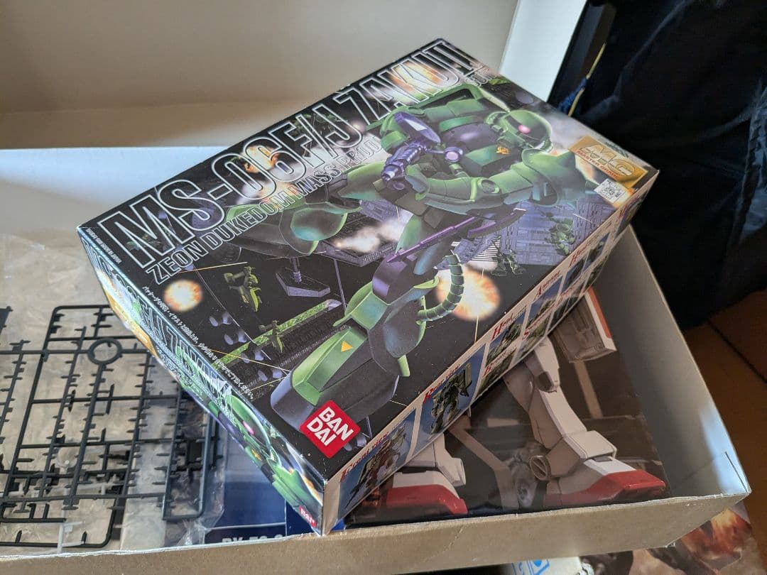 バンダイ ガンプラセット パーフェクトグレード ザクIIなど