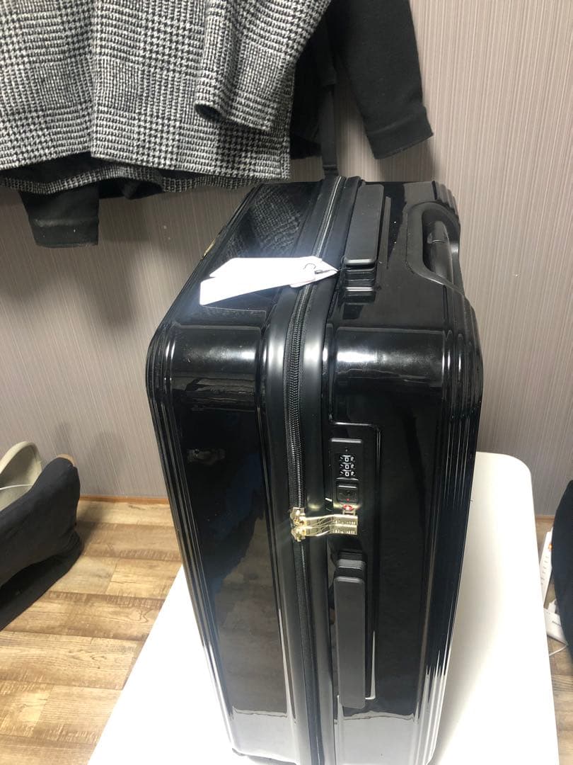 CECIILmBEE ブラックスーツケース 中型