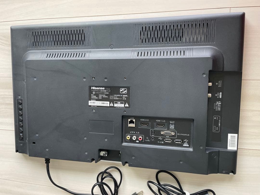 Hisense 24インチテレビとUSBハードディスクドライブ