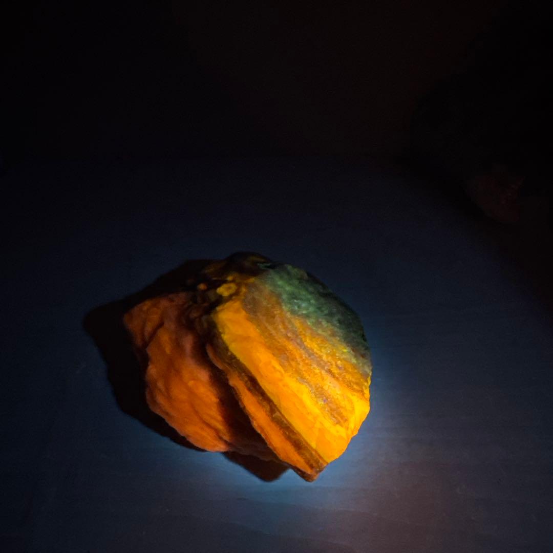 北海道石　然別オパール　蛍光オパール698g