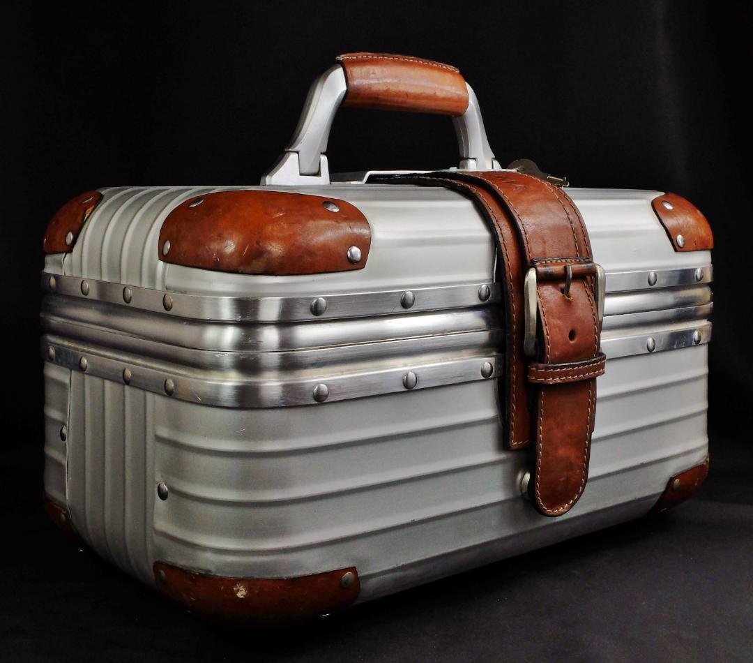 リモワ トパーズ『ASSIMA』ALビューティケース 17L【LTD/激レア】