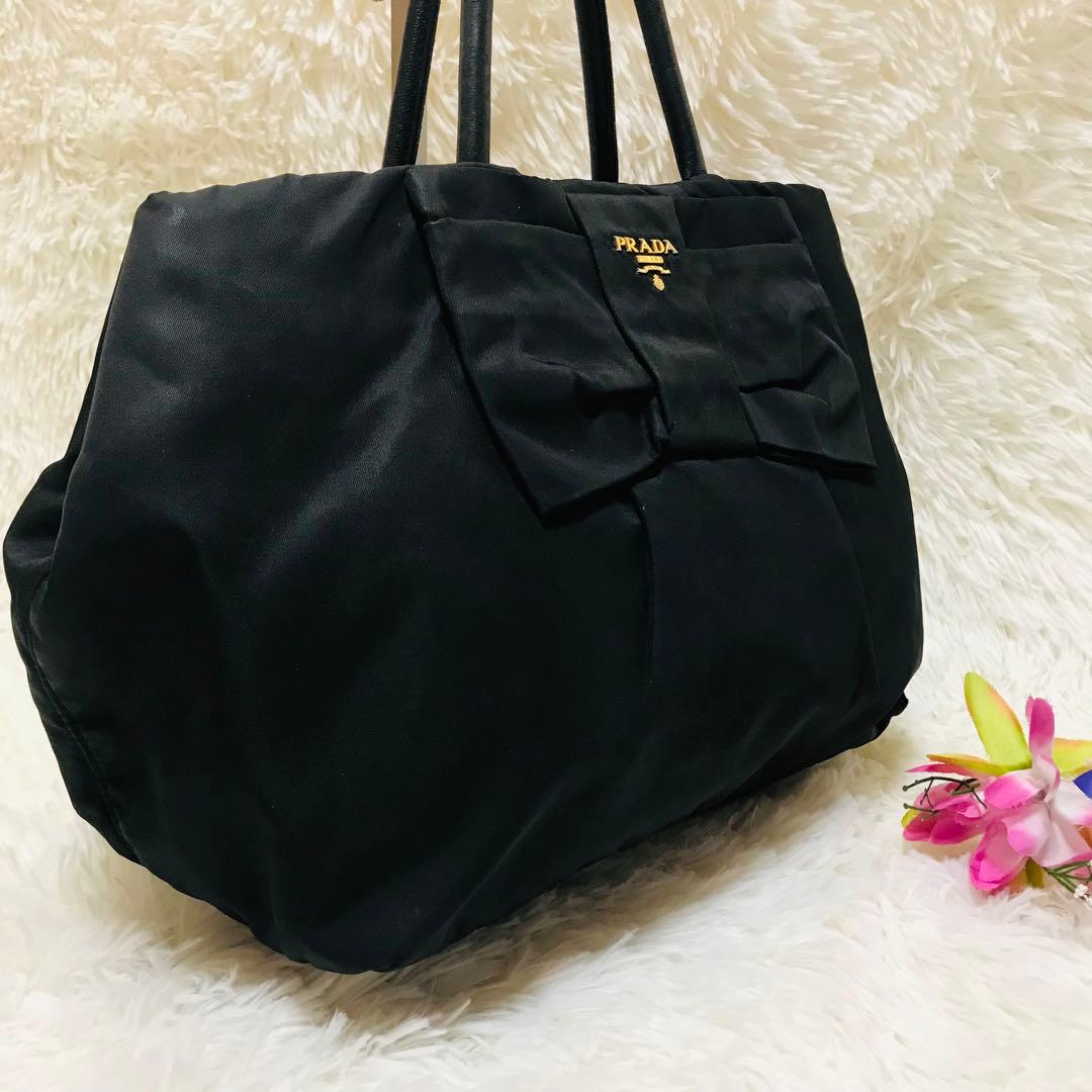 【美品】プラダ ハンドバッグ リボン ゴールドロゴ ナイロン 黒 ロゴプレート