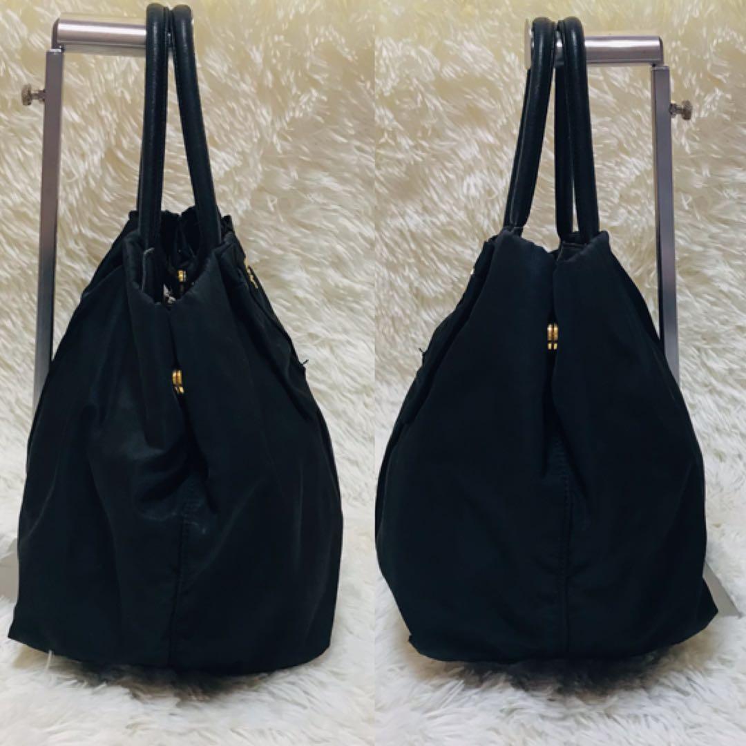 【美品】プラダ ハンドバッグ リボン ゴールドロゴ ナイロン 黒 ロゴプレート