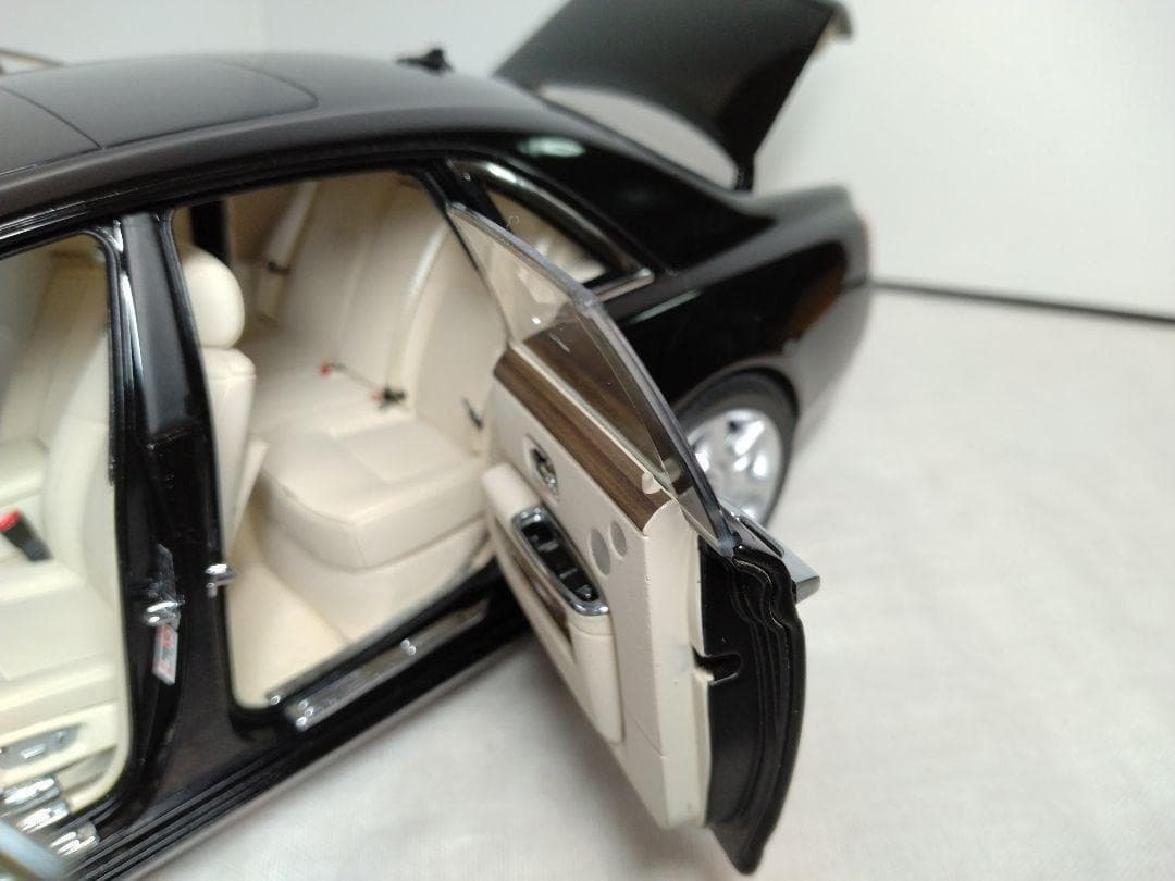 235　京商　1/18　ロールスロイス　ゴースト　黒/シルバー