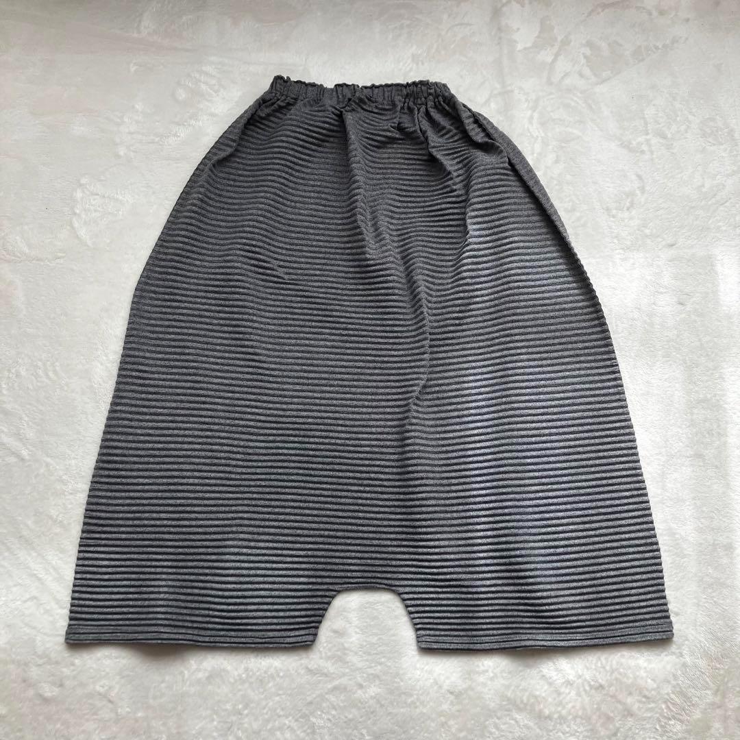 美品 イッセイミヤケme 縮絨プリーツ サルエルパンツ グレー