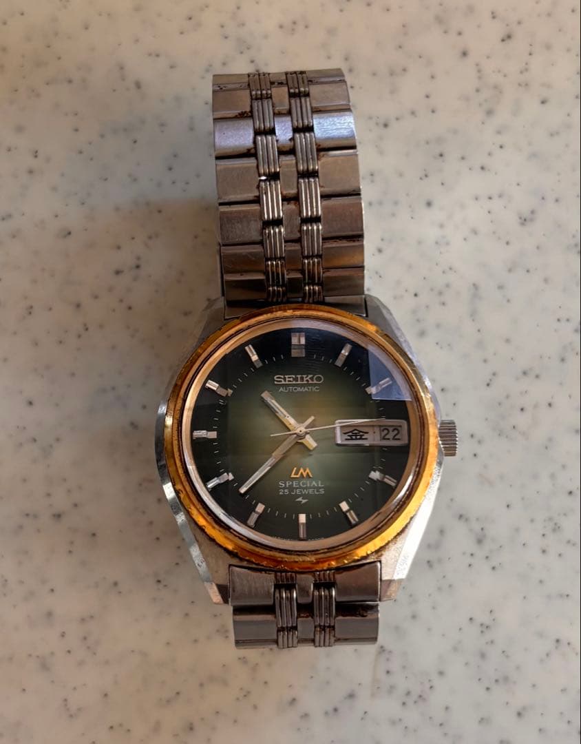 セイコー　アナログ腕時計　文字盤グリーン